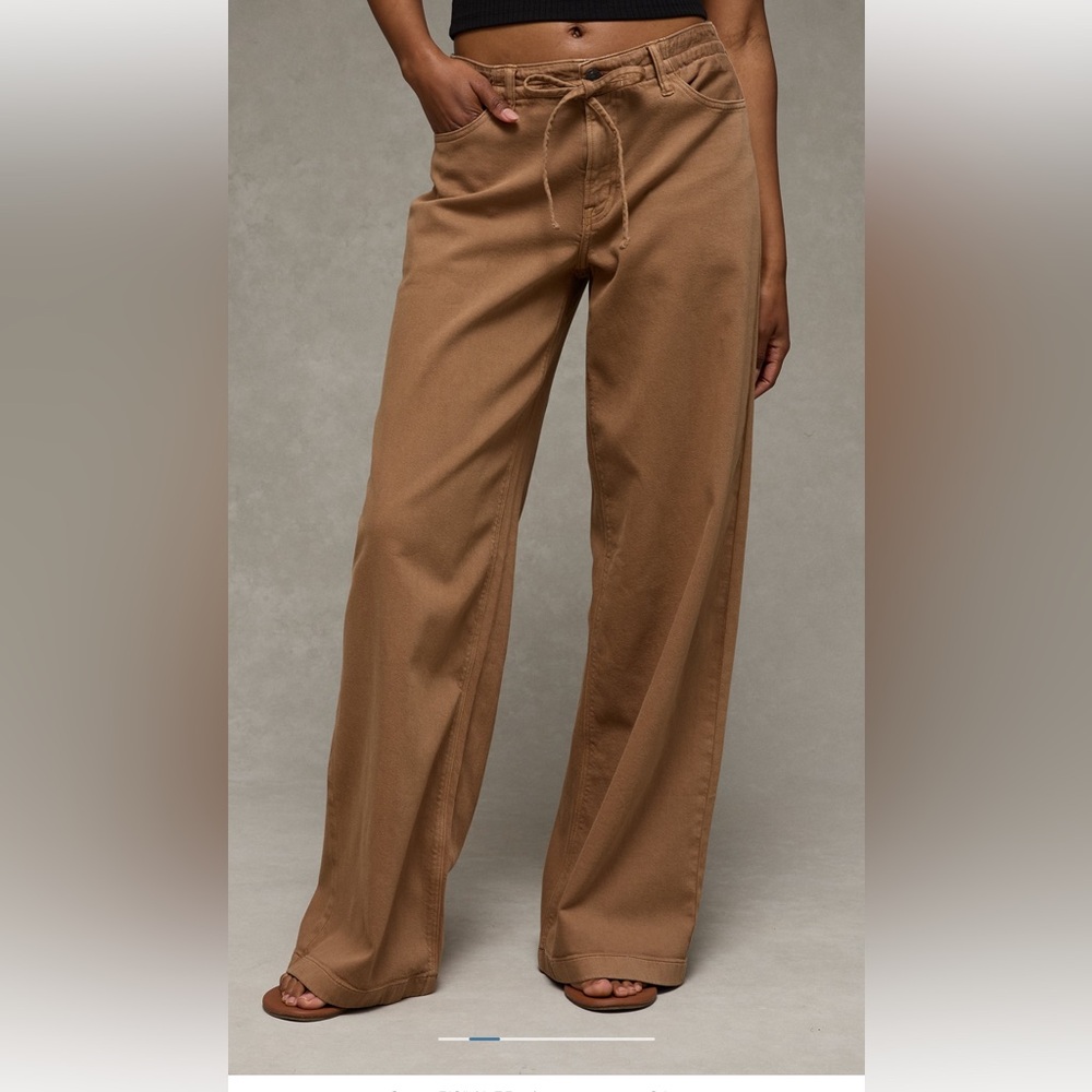 AE Dreamy Drape Stretch Low-Rise Ultra
Wide-Leg Pant